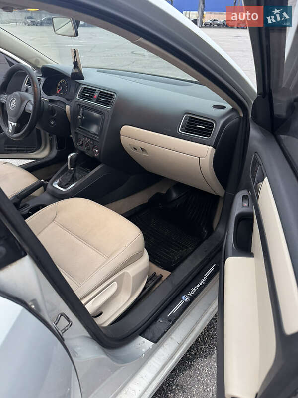 Седан Volkswagen Jetta 2011 в Харькове