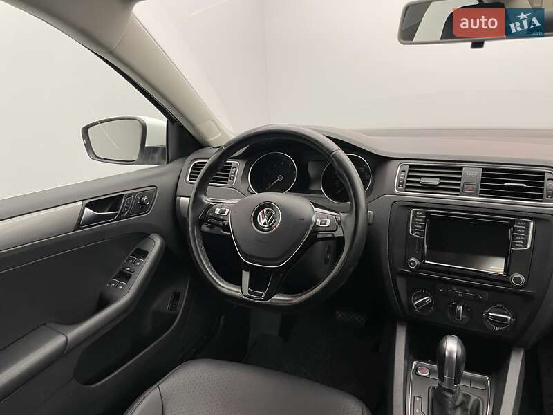Седан Volkswagen Jetta 2016 в Киеве