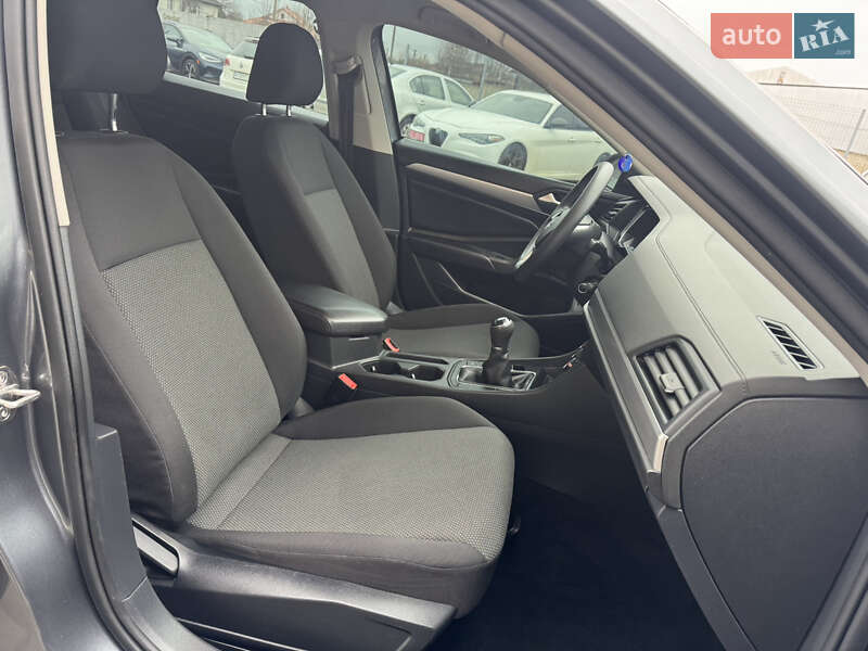 Седан Volkswagen Jetta 2018 в Луцке