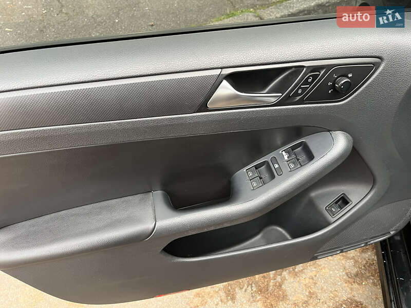 Седан Volkswagen Jetta 2011 в Житомире фото 26 Седан Volkswagen Jetta 2011 в Житомире