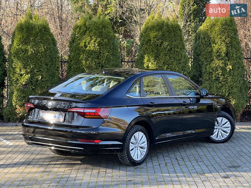 Седан Volkswagen Jetta 2019 в Львове