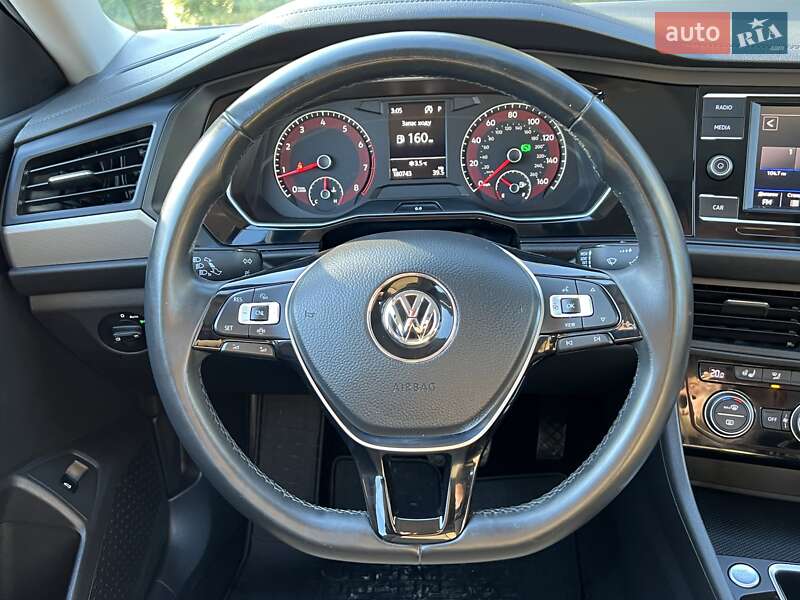 Седан Volkswagen Jetta 2019 в Львове