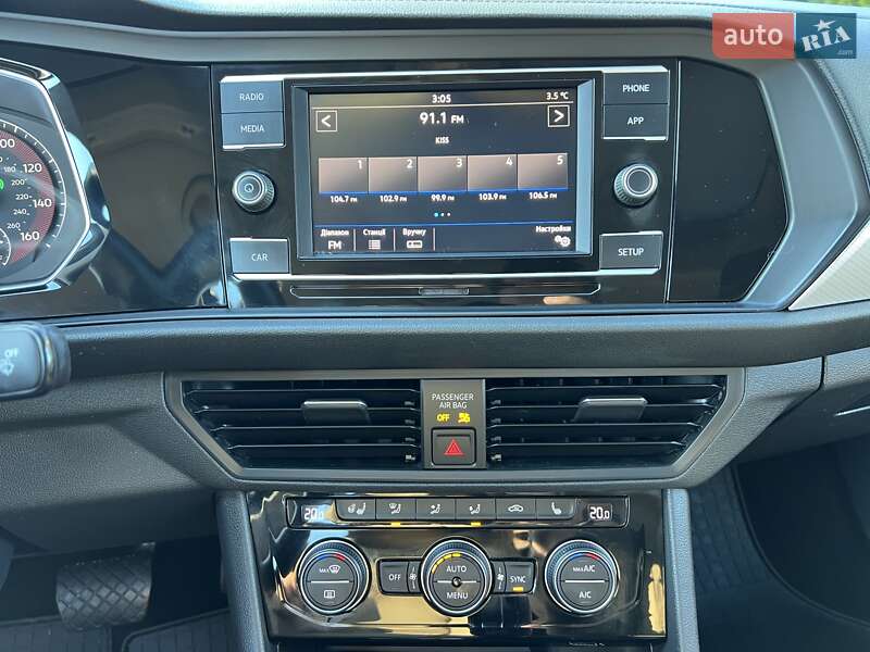 Седан Volkswagen Jetta 2019 в Львове