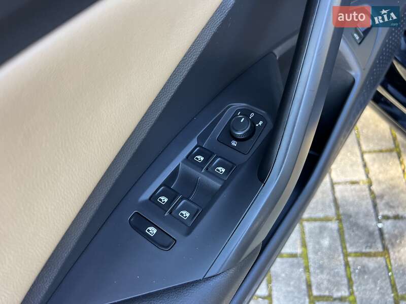 Седан Volkswagen Jetta 2019 в Львове