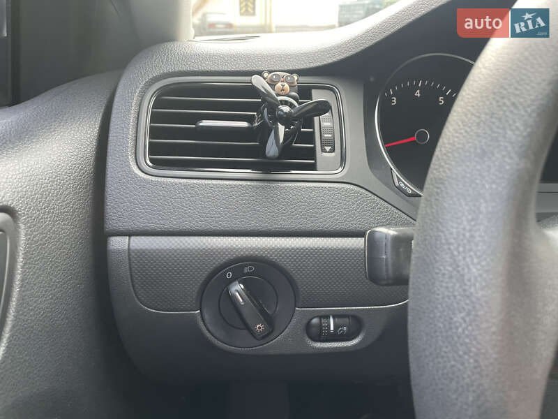 Седан Volkswagen Jetta 2016 в Ромнах фото 21 Седан Volkswagen Jetta 2016 в Ромнах