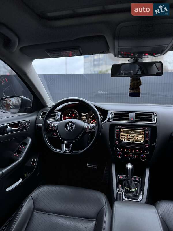 Седан Volkswagen Jetta 2015 в Павлограде