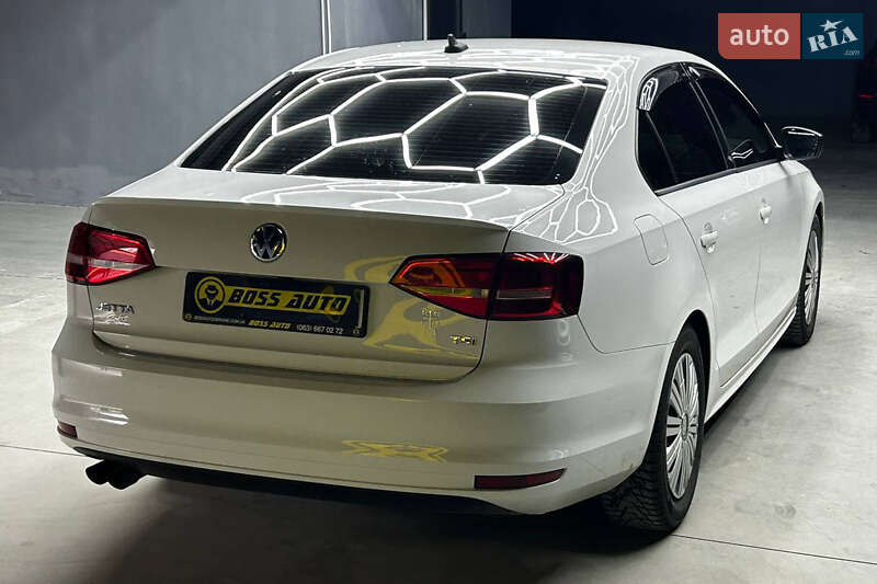 Седан Volkswagen Jetta 2015 в Чернівцях фото 6 Седан Volkswagen Jetta 2015 в Чернівцях