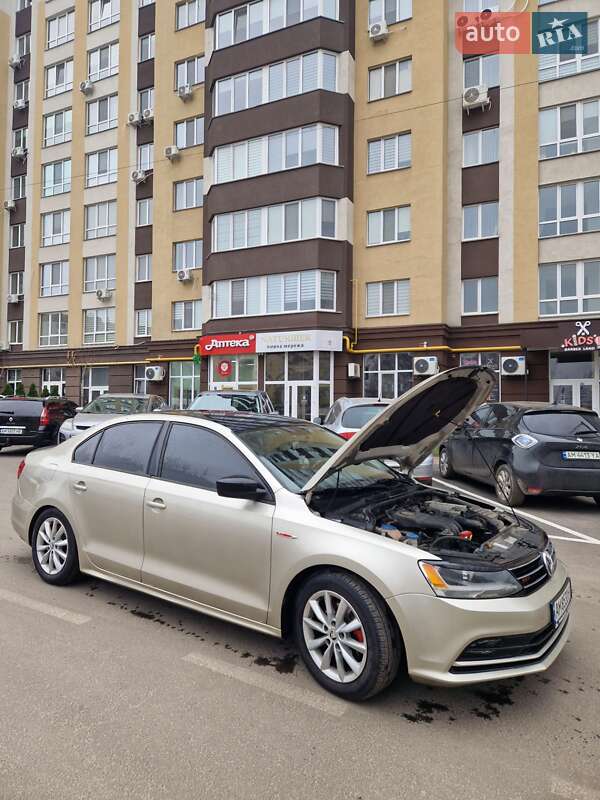 Седан Volkswagen Jetta 2015 в Житомирі