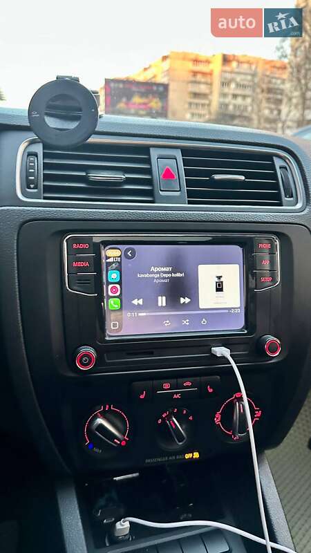 Седан Volkswagen Jetta 2013 в Києві