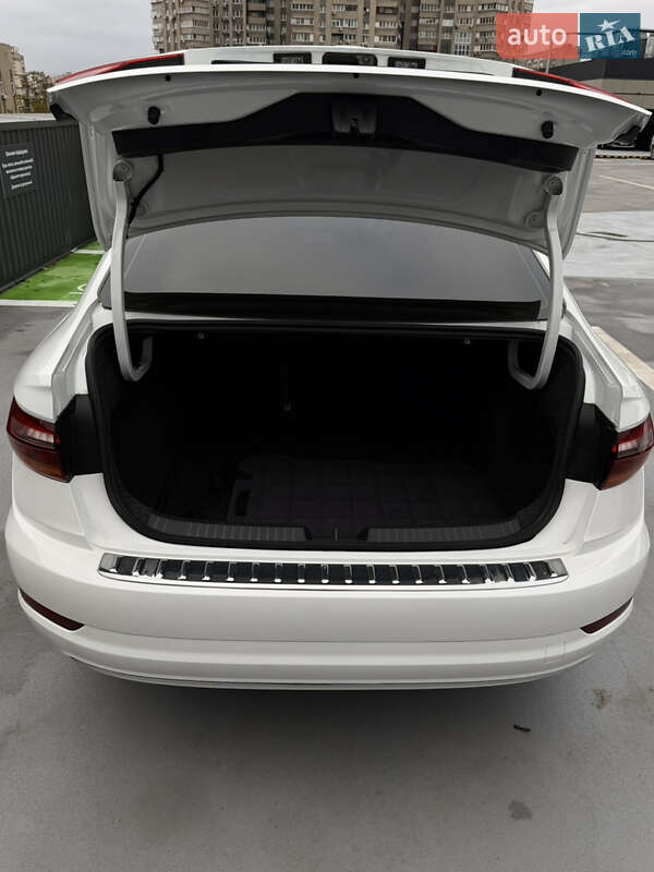 Седан Volkswagen Jetta 2019 в Киеве