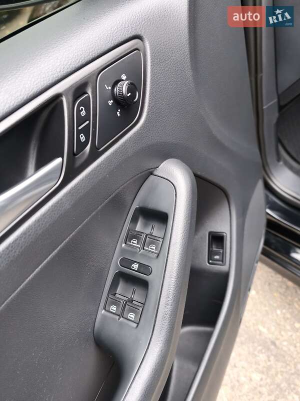 Седан Volkswagen Jetta 2014 в Миколаєві