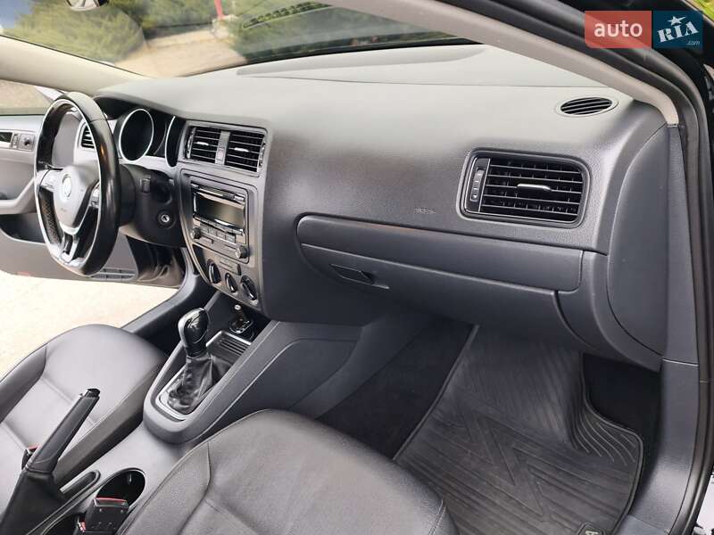 Седан Volkswagen Jetta 2014 в Миколаєві