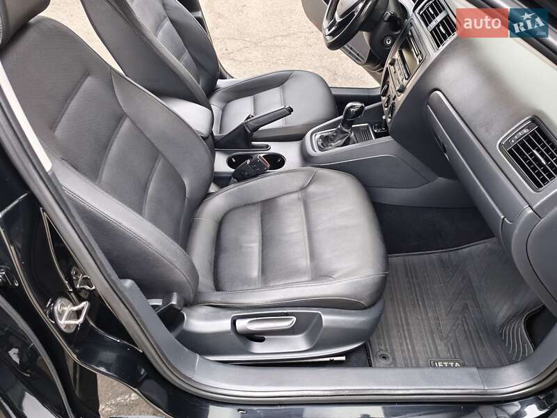 Седан Volkswagen Jetta 2014 в Миколаєві