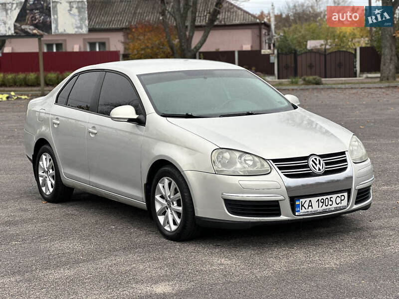 Седан Volkswagen Jetta 2010 в Первомайську
