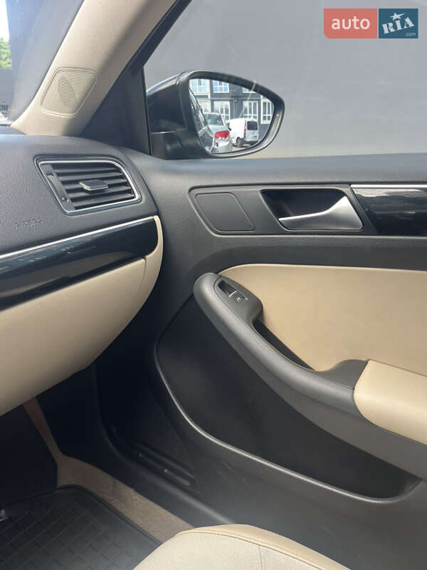 Седан Volkswagen Jetta 2016 в Чернигове