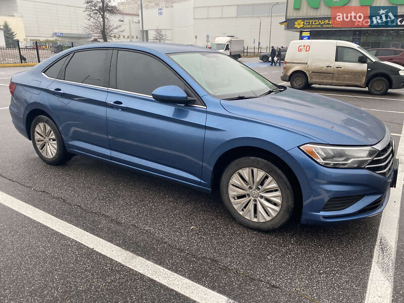Седан Volkswagen Jetta 2019 в Киеве