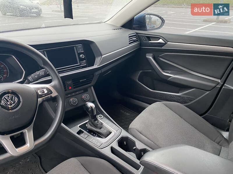 Седан Volkswagen Jetta 2019 в Киеве