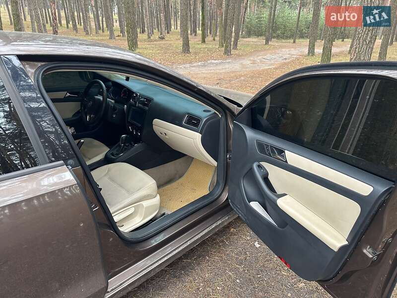 Седан Volkswagen Jetta 2010 в Сумах