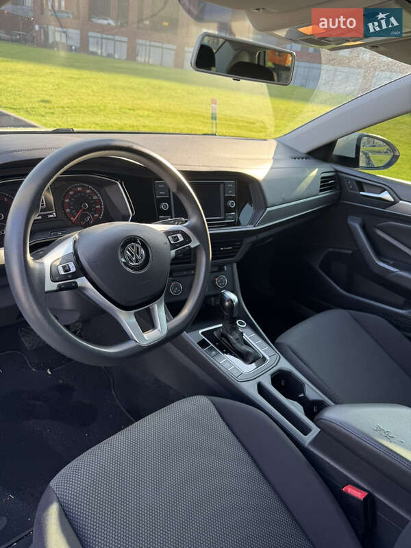 Седан Volkswagen Jetta 2018 в Дніпрі