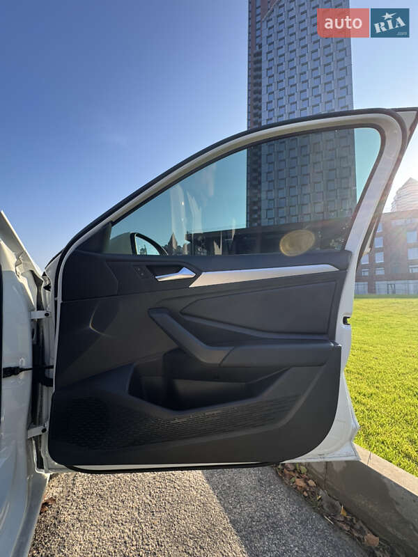 Седан Volkswagen Jetta 2018 в Дніпрі