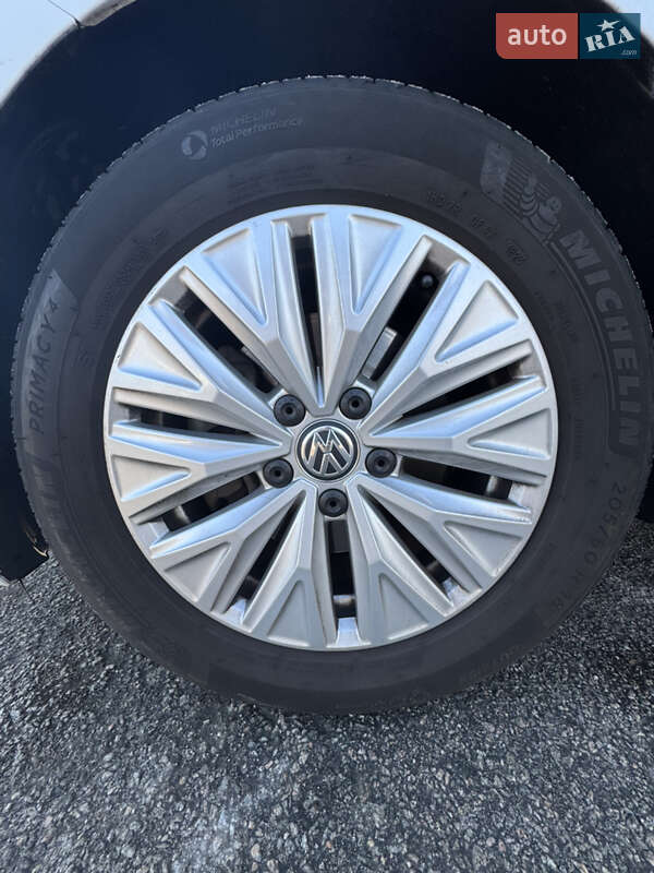 Седан Volkswagen Jetta 2018 в Дніпрі