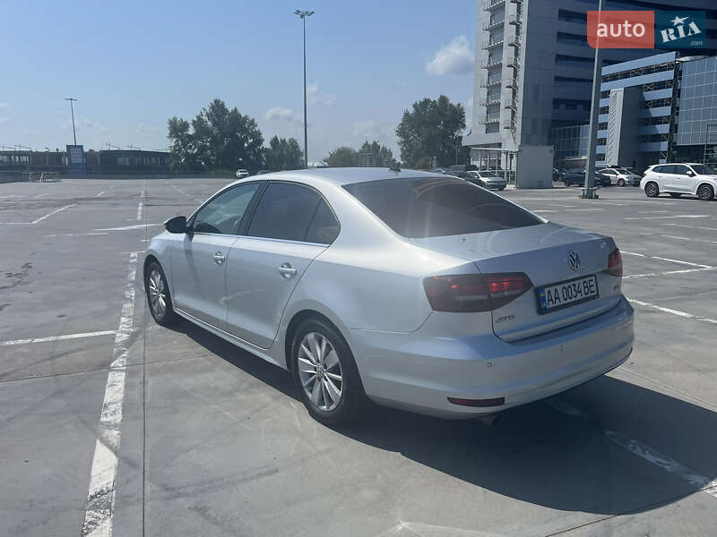 Седан Volkswagen Jetta 2016 в Киеве