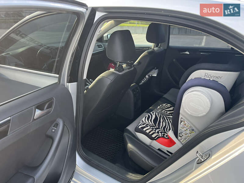 Седан Volkswagen Jetta 2016 в Киеве