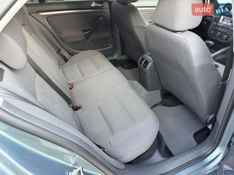 Седан Volkswagen Jetta 2008 в Дніпрі