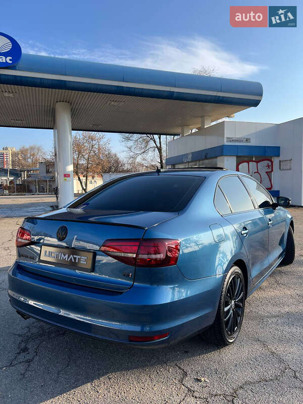 Седан Volkswagen Jetta 2016 в Днепре