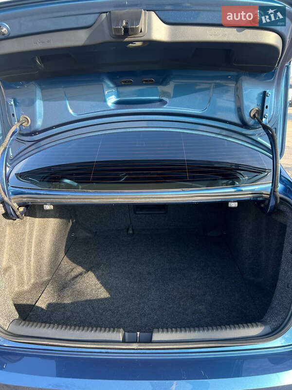 Седан Volkswagen Jetta 2016 в Днепре