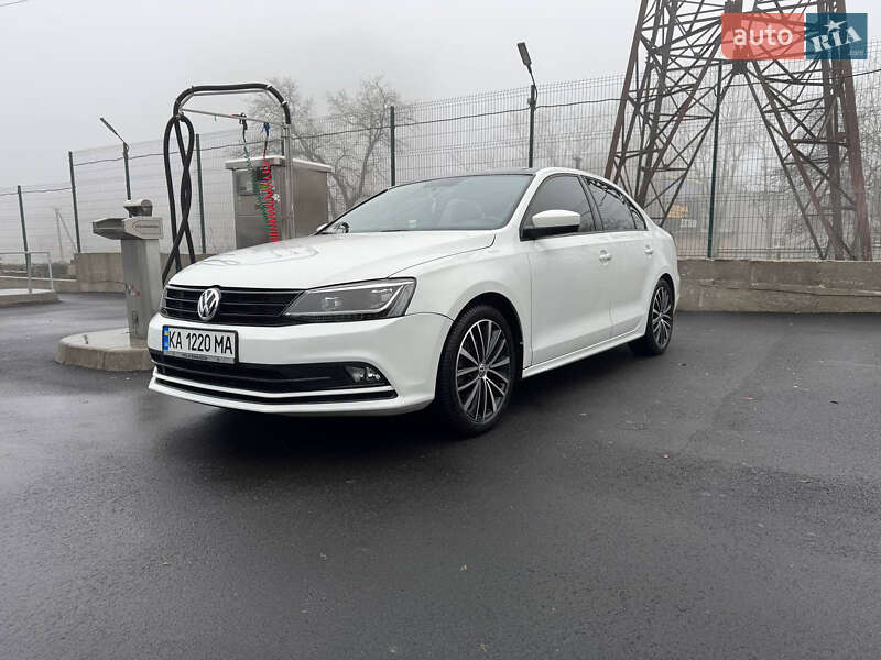 Седан Volkswagen Jetta 2016 в Киеве