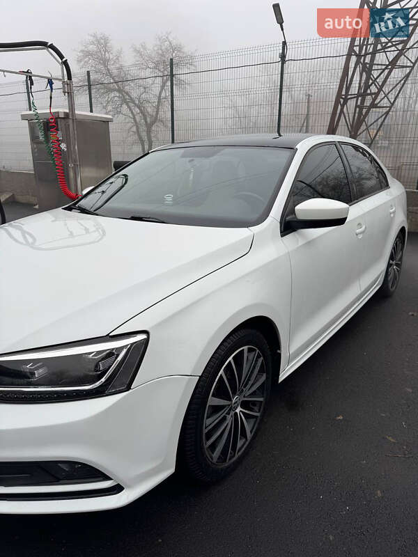 Седан Volkswagen Jetta 2016 в Киеве