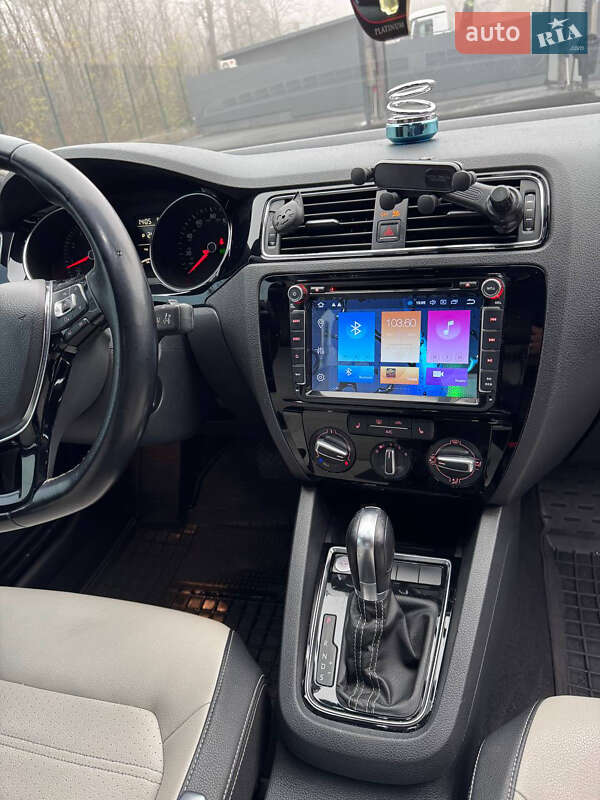 Седан Volkswagen Jetta 2016 в Киеве