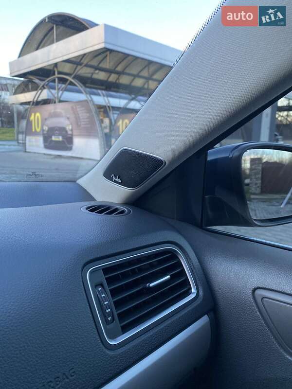 Седан Volkswagen Jetta 2012 в Львове