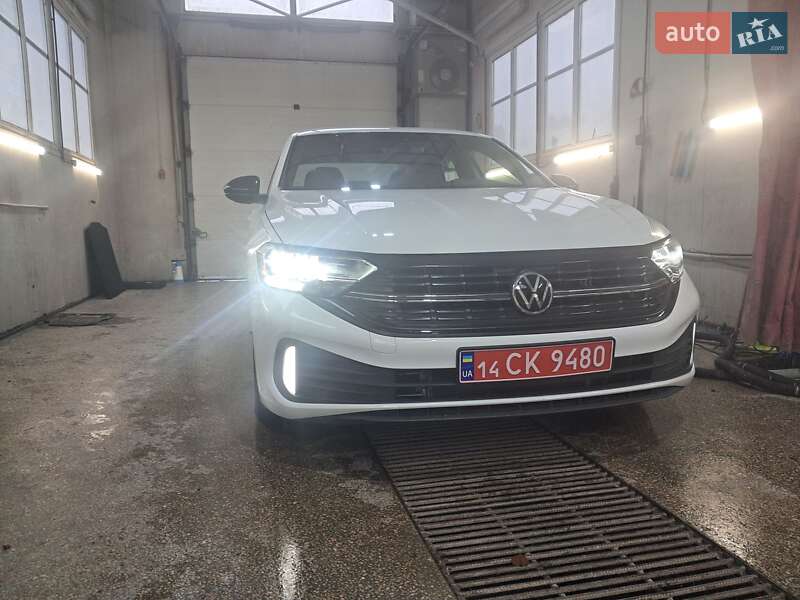 Седан Volkswagen Jetta 2023 в Львове