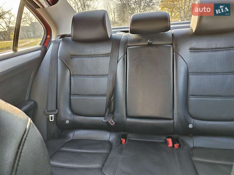 Седан Volkswagen Jetta 2013 в Верхнеднепровске