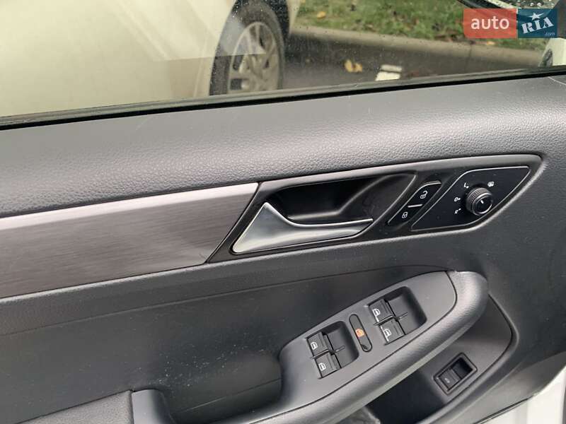 Седан Volkswagen Jetta 2015 в Виннице