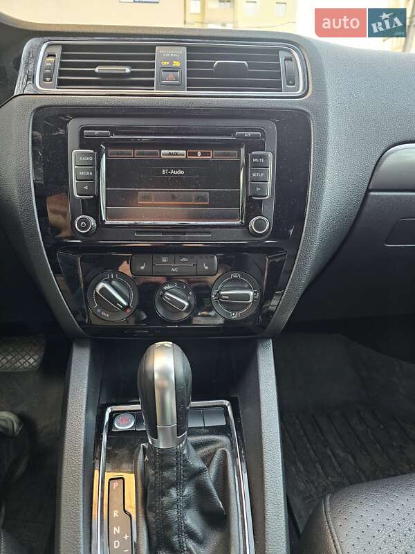 Седан Volkswagen Jetta 2015 в Харькове