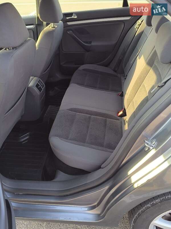 Седан Volkswagen Jetta 2009 в Кривом Роге