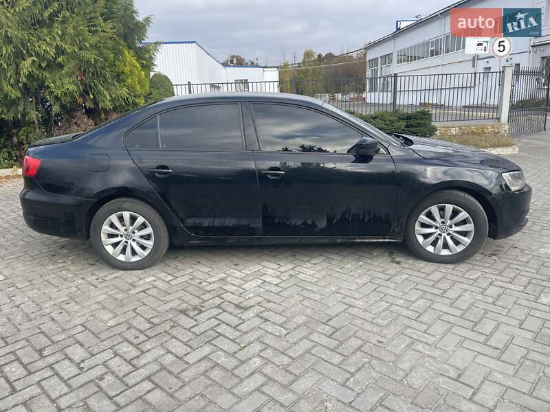 Седан Volkswagen Jetta 2013 в Ровно