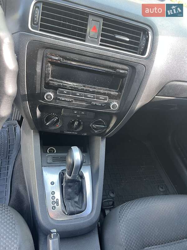 Седан Volkswagen Jetta 2013 в Ровно