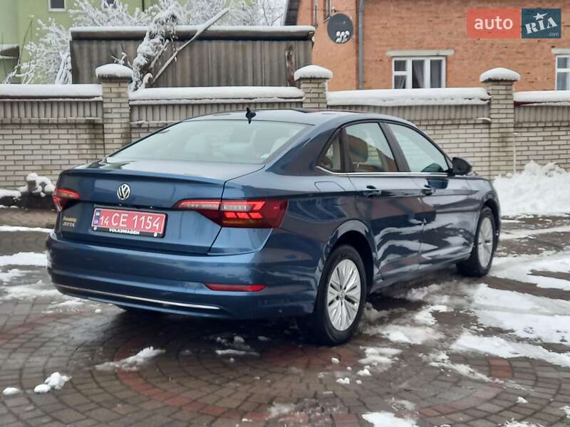 Седан Volkswagen Jetta 2019 в Львове