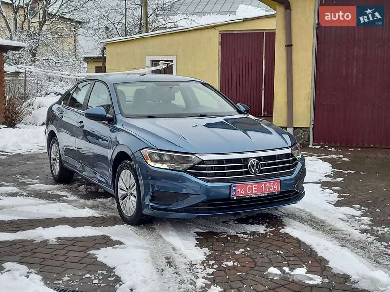 Седан Volkswagen Jetta 2019 в Львове