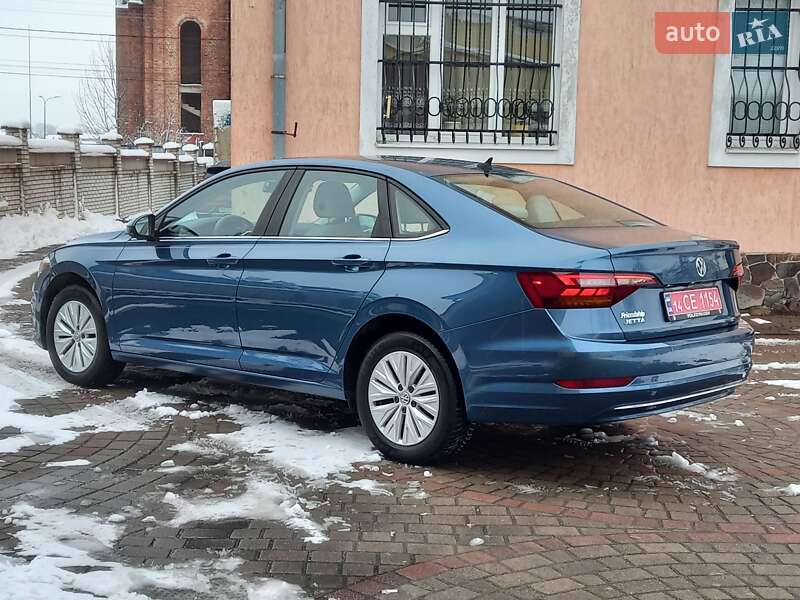 Седан Volkswagen Jetta 2019 в Львове