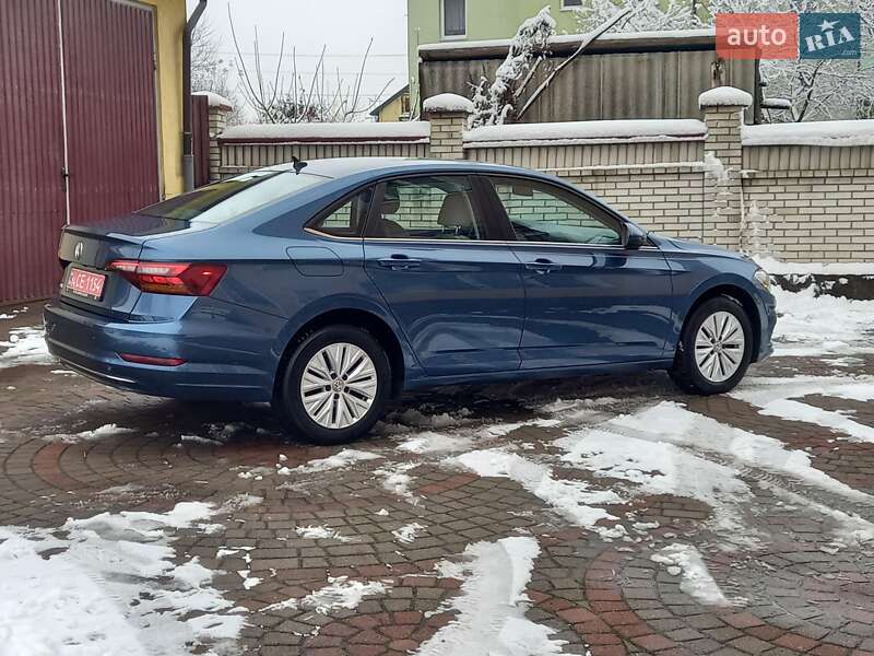 Седан Volkswagen Jetta 2019 в Львове