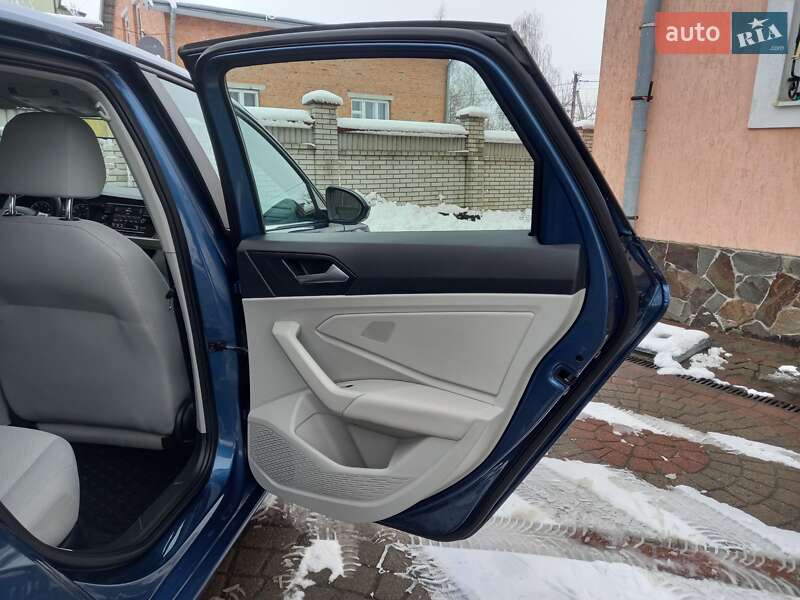 Седан Volkswagen Jetta 2019 в Львове