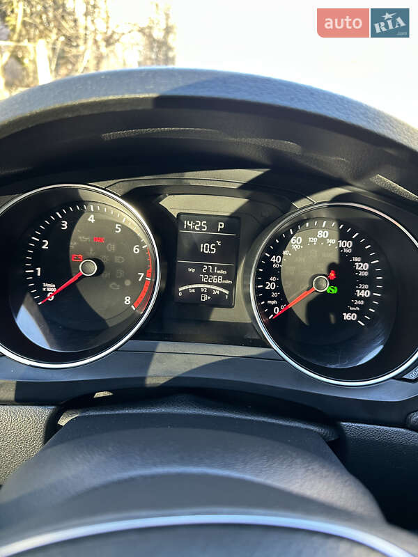 Седан Volkswagen Jetta 2015 в Львове