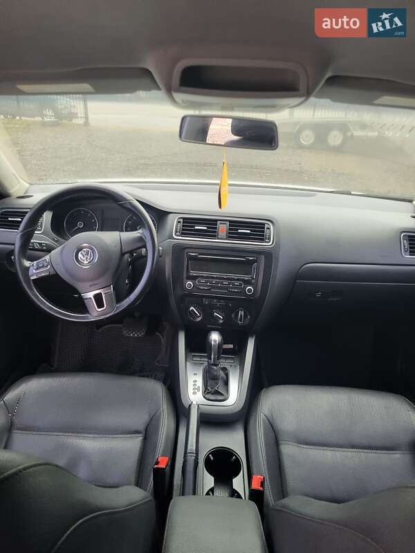 Седан Volkswagen Jetta 2011 в Новоархангельске