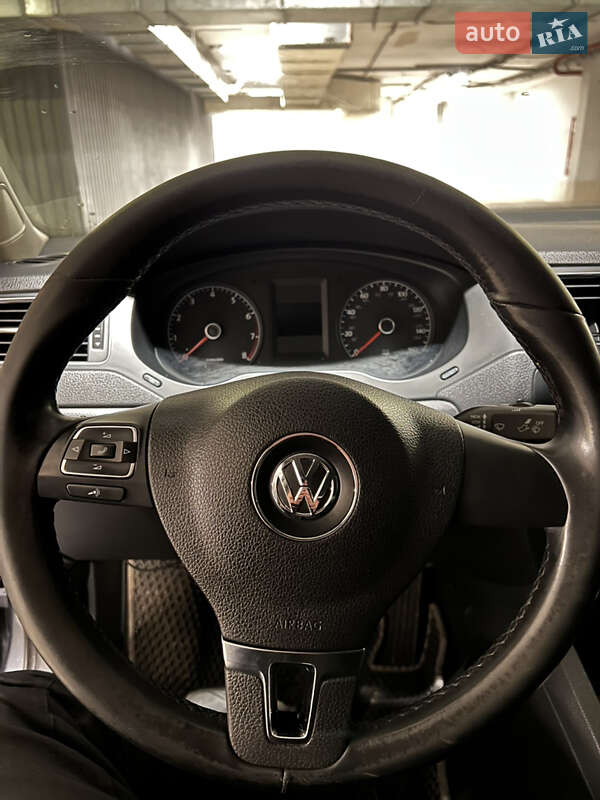Седан Volkswagen Jetta 2011 в Чернигове
