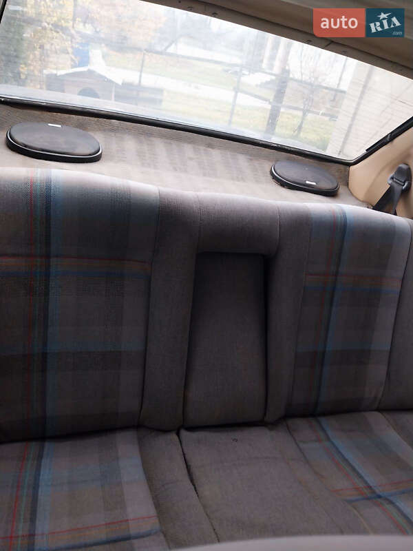 Седан Volkswagen Jetta 1989 в Чернівцях